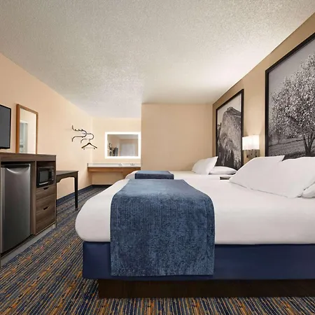 Super 8 By Wyndham Lindsay Olive Tree-3