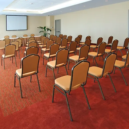 Holiday Inn & Suites Montreal Airport By Ihg-3