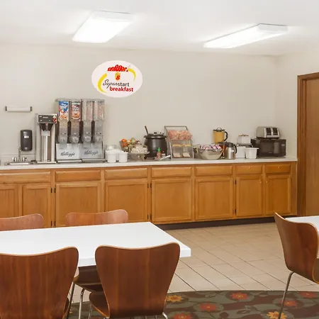 Super 8 By Wyndham Pekin/Peoria Area-2