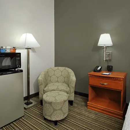 Hampton Inn Ashtabula-2