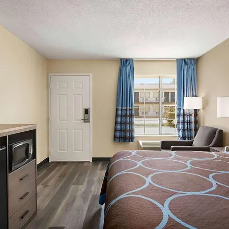 Super 8 By Wyndham Gulfport Airport Nw Near Biloxi-3