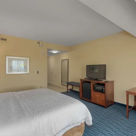 Hampton Inn & Suites Owensboro Downtown Waterfront-3