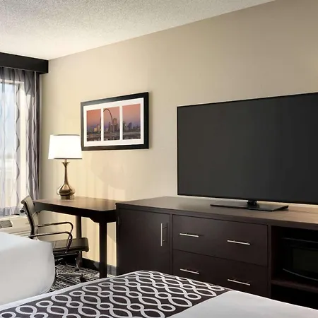 La Quinta Inn & Suites By Wyndham St Louis Route 66-2