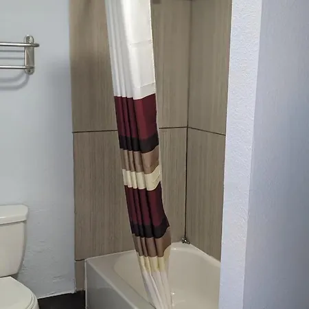 Budget Inn Alexandria-2