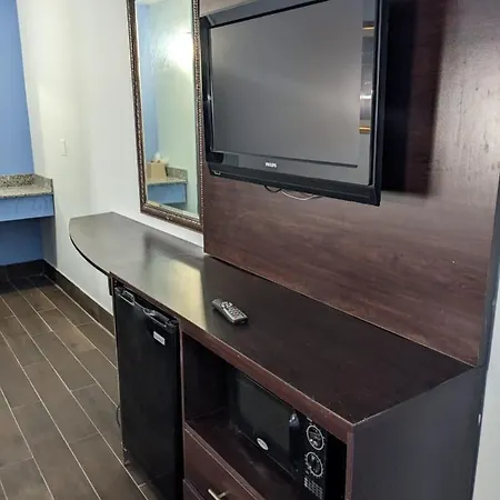 Budget Inn Alexandria-3