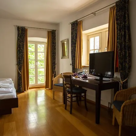 Hotel Burg Kerpen-2