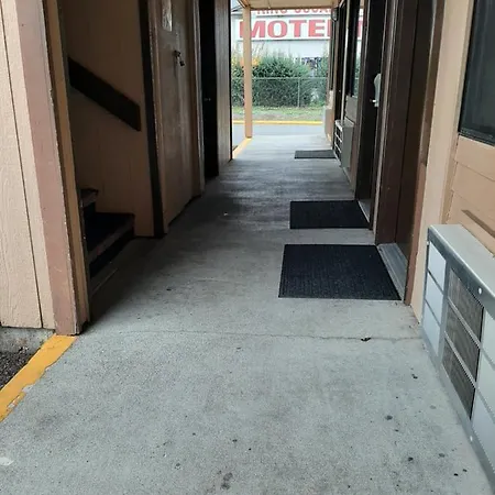 Centralia Inn-3