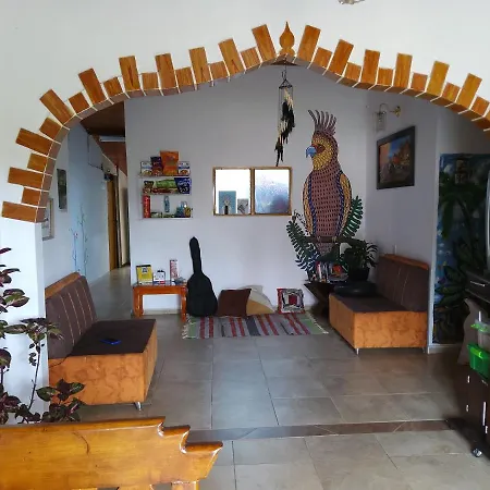 Tahamies Hostal - Artesanos Y Turistas.-2