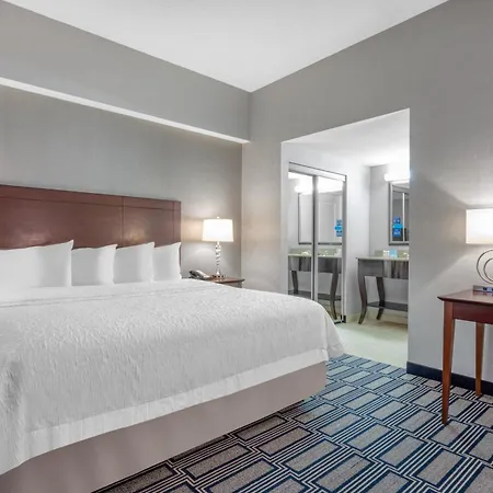 Hampton Inn & Suites Providence Downtown-3
