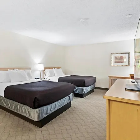 Travelodge Hotel By Wyndham Saskatoon-2