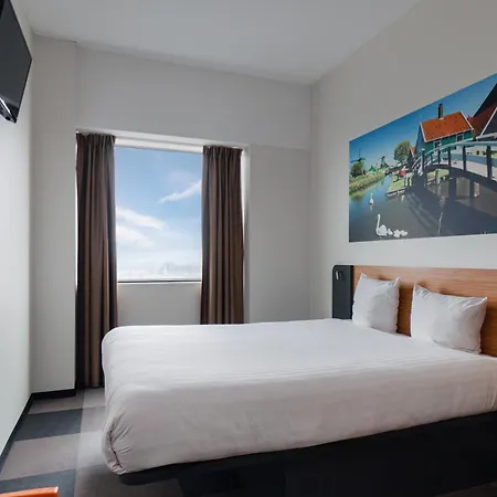 Easyhotel Amsterdam Zaandam-3