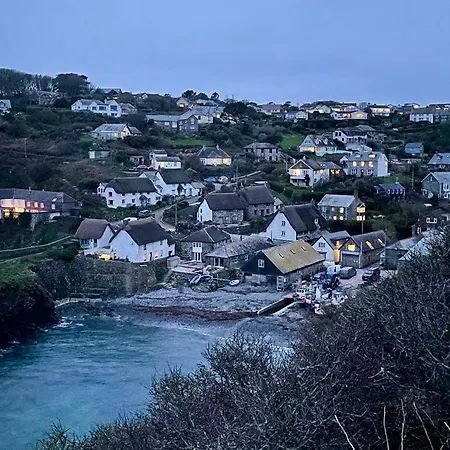 Cadgwith Cove Inn-2