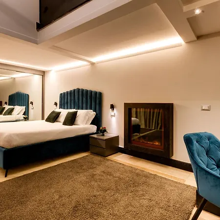 V Collection Piazza Farnese Luxury Suites-2