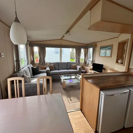 Parkdean's California Cliffs: Beachside Pet-Friendly Retreat-3