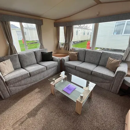 Parkdean's California Cliffs: Beachside Pet-Friendly Retreat-2