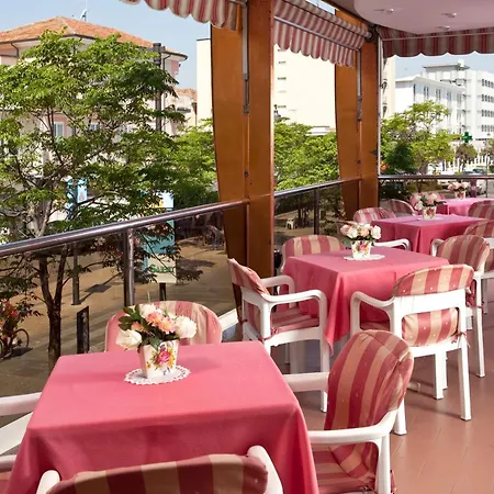 Hotel Royal-Spiaggia-2
