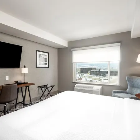 Four Points By Sheraton Kelowna Airport-2