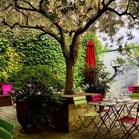 Hotel Saint Louis - Au Coeur Des Remparts-3