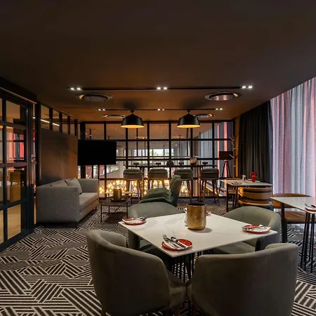 Radisson Red Hotel Johannesburg Rosebank-2