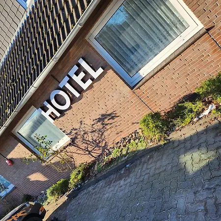 Hotel&Restaurant Heidekrug in Pinneberg, Free Parking&WiFi-2