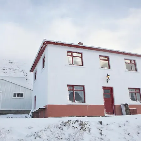 Wilderness Center / Obyggthasetur Islands-3