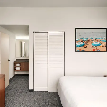 Courtyard By Marriott St. Petersburg Downtown-3