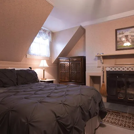 Deerfield Valley Inn - Mt Snow Bnb Fireplace Rooms And Breakfast-3