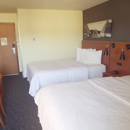 Travelodge By Wyndham Edmonton West-2