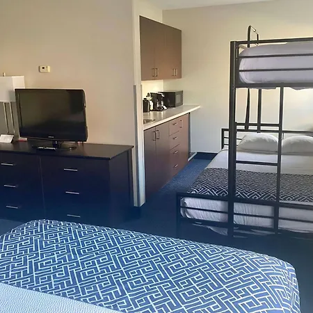 Super 8 By Wyndham Lachenaie/Terrebonne-2