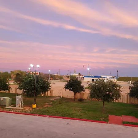 Cotulla Whitten Inn-2