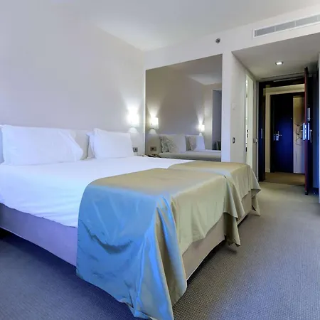 Ramada Plaza By Wyndham Bucharest Convention Center-3