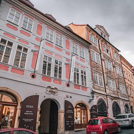 Hotel Golden Key Prague Castle-3