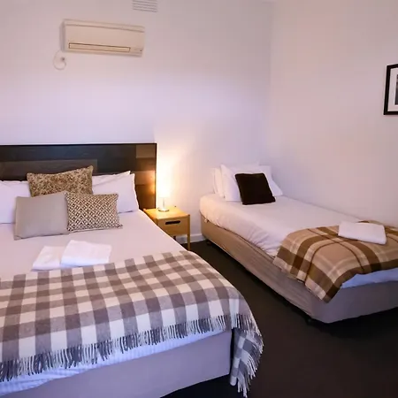 Meeniyan Motel-2
