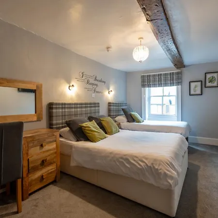 Crown And Cushion Appleby-3