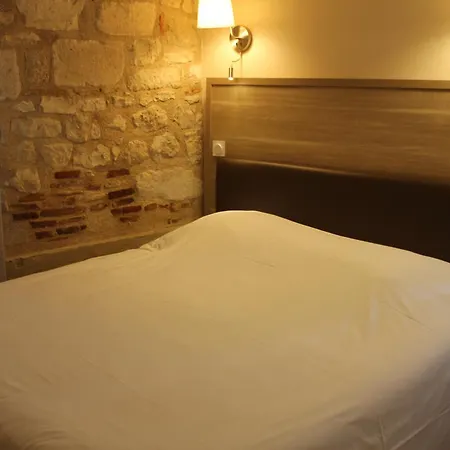 Logis Hotels- Auberge de la Tour - Hôtel et restaurant-3