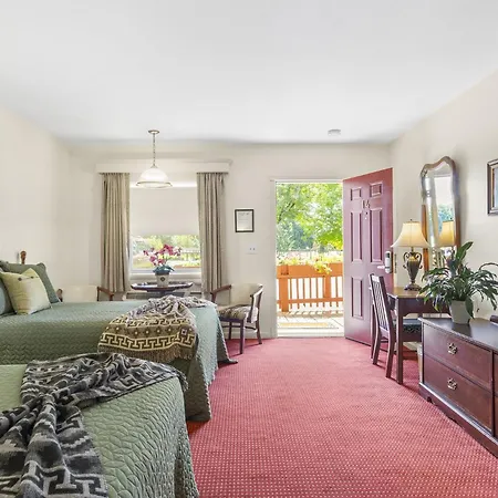 Blue Spruce Inn & Suites-2