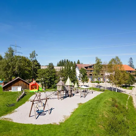 Familienhotel Loewen-2