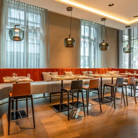 Courtyard By Marriott Cologne-3
