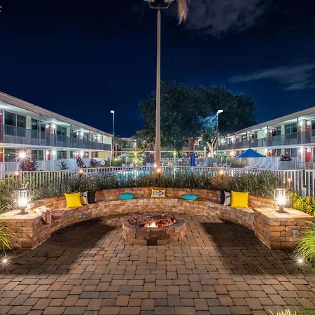 Ramada By Wyndham Kissimmee Gateway - Free Theme Park Shuttle-2