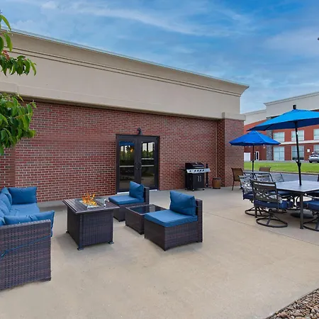 Hampton Inn & Suites Madisonville-3
