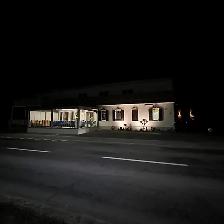 Stockers kleines Dorfhotel-3