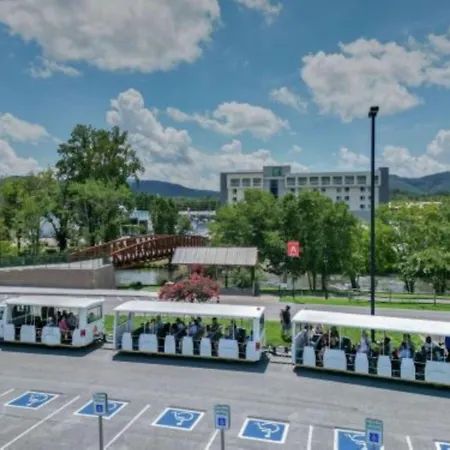Holiday Inn & Suites Pigeon Forge Convention Center By Ihg-2