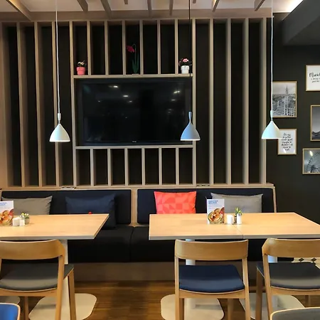 Holiday Inn Express Munich - Olympiapark By Ihg-3