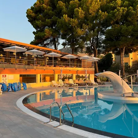 Hotel Vacances Bleues Delcloy-2