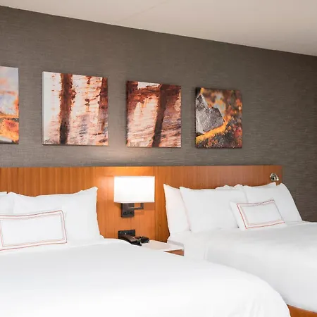 Sonesta Hotel Grand Rapids Airport-2