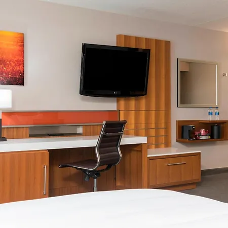 Sonesta Hotel Grand Rapids Airport-3