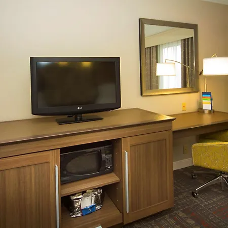 Hampton Inn & Suites Valdosta/Conference Center-2