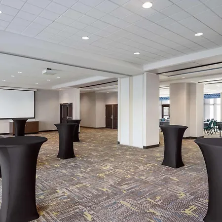 Hampton Inn & Suites Kelowna, British Columbia, Canada-2