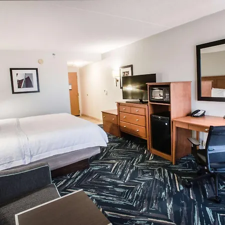 Hampton Inn Clarksville-3