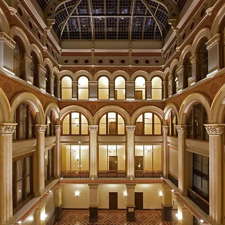 Hilton Garden Inn Milwaukee Downtown-2